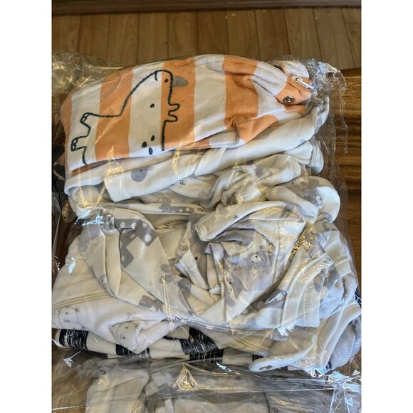 Large Lot Newborn/Infant (0-3 Months) (3-6 Months) Clothes Bibs Sleepers - Picture 12 of 16